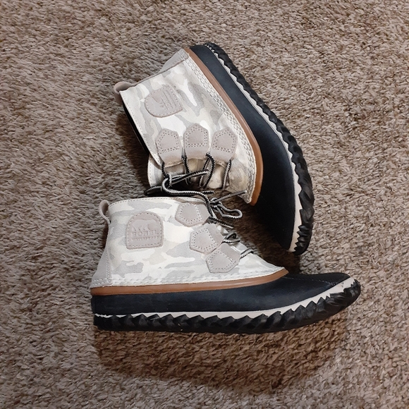 Sorel waterproof boots - Picture 6 of 10